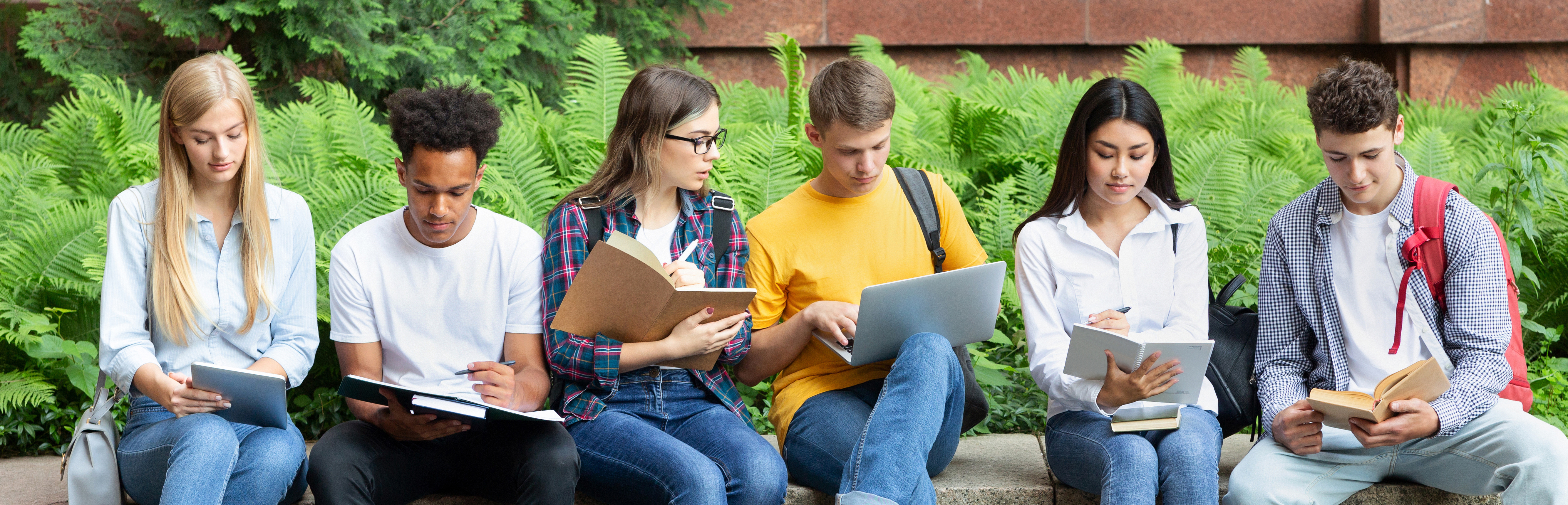 higher-edu-students-on-devices